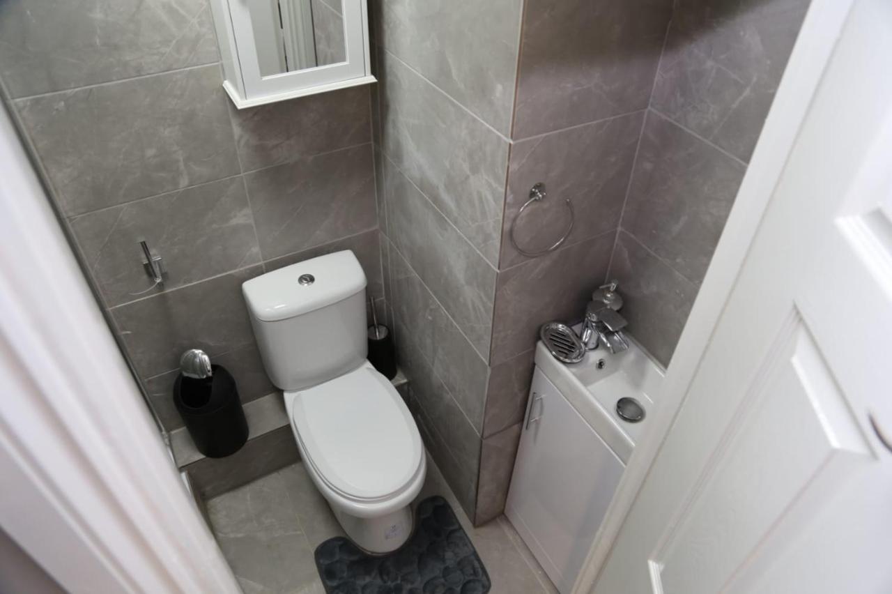 A A Guest Rooms Woolwich London Exterior foto